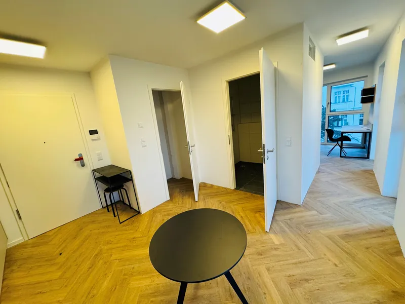 Möbliertes modernes Studio-Apartment mit Balkon, EBK und Abstellkammer!!!! — photo 1